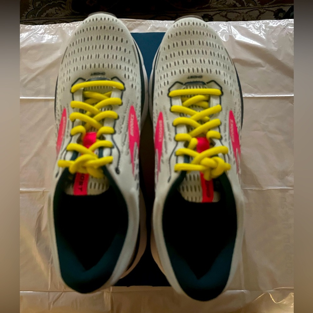 Brooks Adrenaline GTS 21 Sneakers- 9.5M/ Brand NEW!